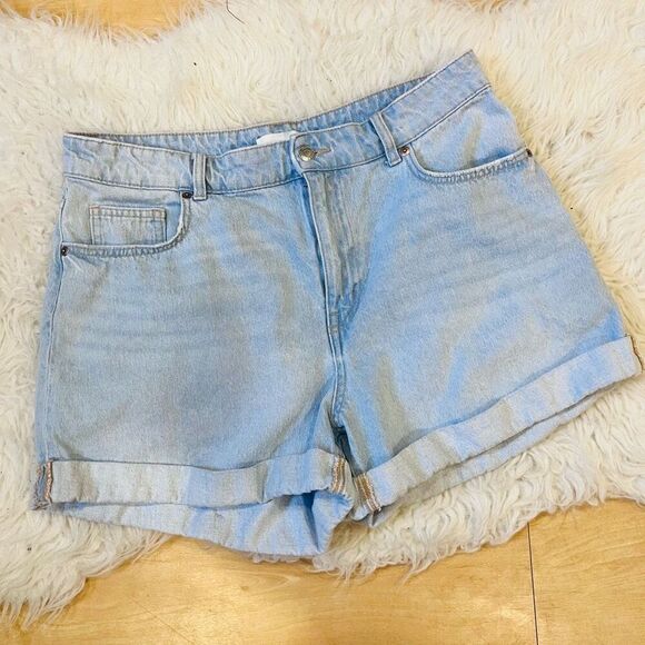 H&M casual light wash blue shorts 12 - Picture 2 of 5